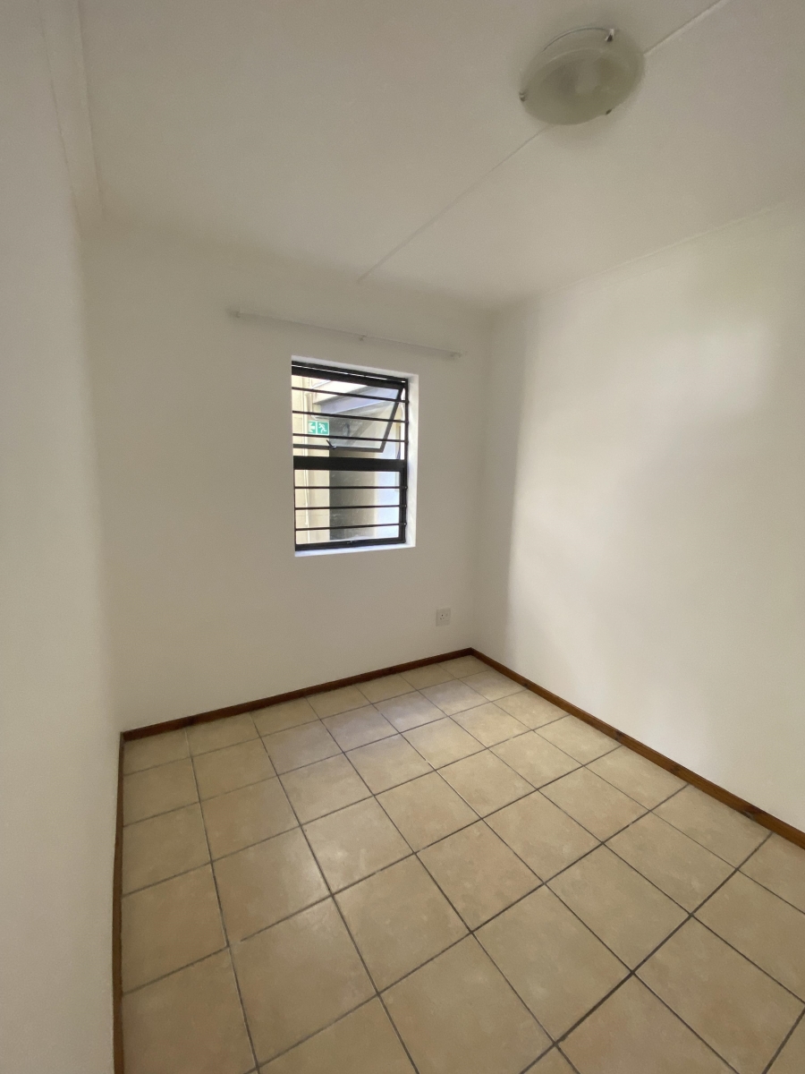 To Let 2 Bedroom Property for Rent in Guldenland Western Cape